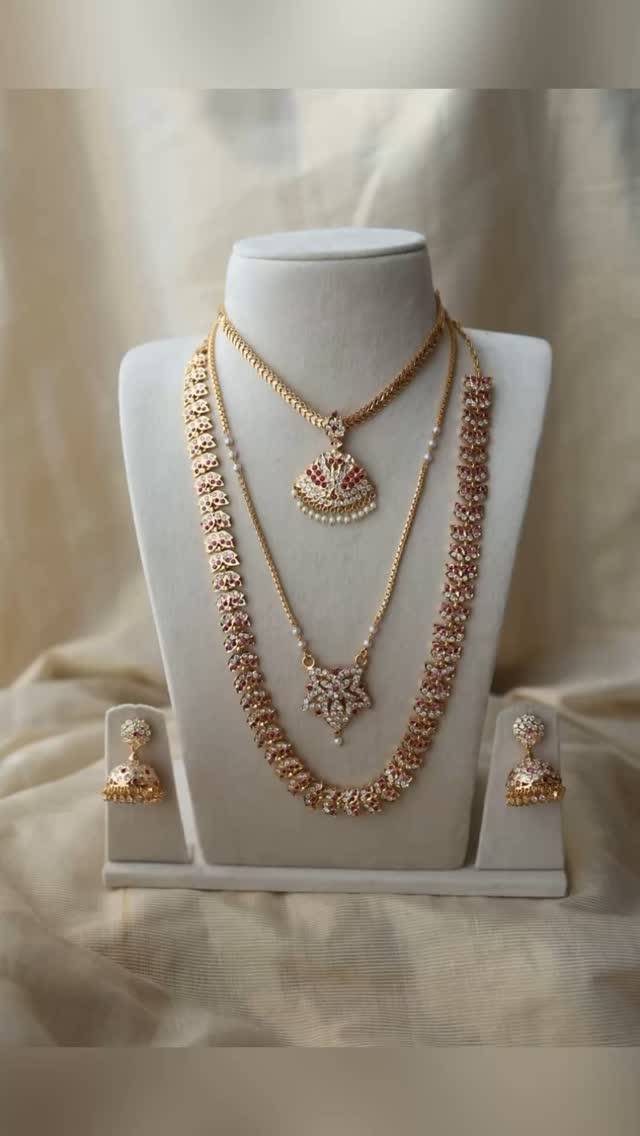 White Stone Jewellery Sets From 'Vrddhiuk'